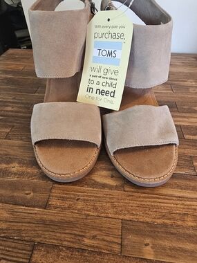 TOMS Womens Suede Ankle-Strap Sandals in Taupe Beige